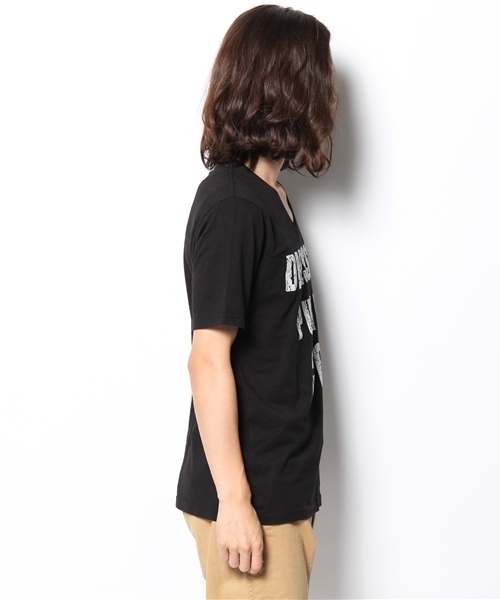CUSTOM CULTURE(カスタムカルチャー)の「プリントTEE DRESSED PUNK(Tシャツ/カットソー・メンズ・サックスブルー/ライトピンク/クリーム/ブラック×ホワイト/ホワイト×ブラック/ホワイト×ピンク/ブラック×ブルー・2/3)」の9枚目の写真