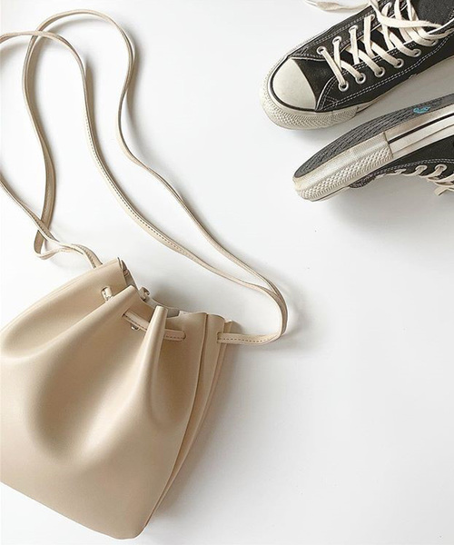 レザー調巾着バッグ ショルダーバッグ Shopnikoniko ショップニコニコ のファッション通販 Zozotown レザー調巾着バッグ ショルダーバッグ Shopnikoniko ショップニコニコ のファッション通販 Zozotown