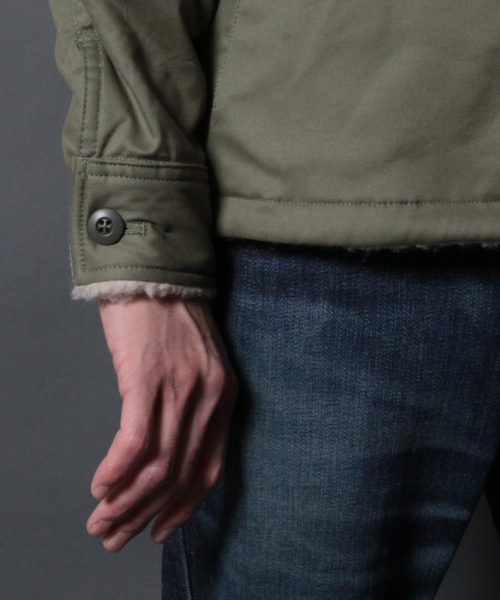 AMERICAN RAG CIE（アメリカンラグシー）の「AMERICAN RAG CIE&Magine COMMONWARE ミリタリーボアジャケット 113-AMG-1344-603AMG∴（ミリタリージャケット・メンズ・ブラック/オリーブ・44/46）」の7枚目の写真