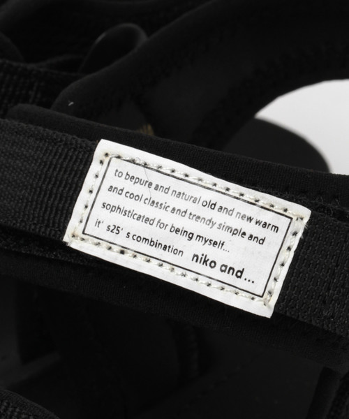 niko and...(ニコアンド)の「オリジナルNベルトサンダル(サンダル・レディース・ホワイト/レッド/ブラック・SMALL/MEDIUM/LARGE)」の5枚目の写真