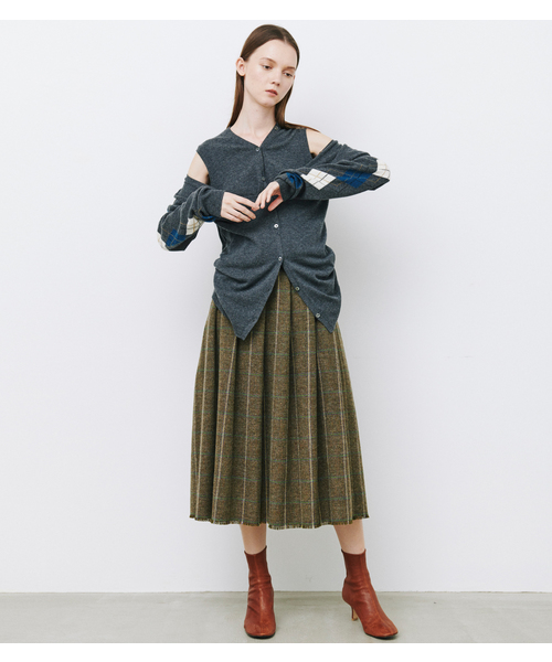 LE CIEL BLEU（ルシェルブルー）の「Argyle Sleeve Knit Cardigan（ニット/セーター・レディース・チャコールグレー/ネイビー・36）」の3枚目の写真