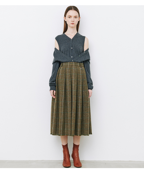 LE CIEL BLEU（ルシェルブルー）の「Argyle Sleeve Knit Cardigan（ニット/セーター・レディース・チャコールグレー/ネイビー・36）」の4枚目の写真