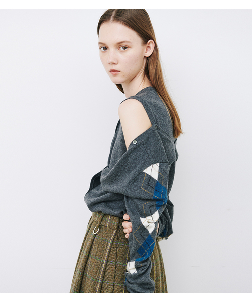 LE CIEL BLEU（ルシェルブルー）の「Argyle Sleeve Knit Cardigan（ニット/セーター・レディース・チャコールグレー/ネイビー・36）」の5枚目の写真