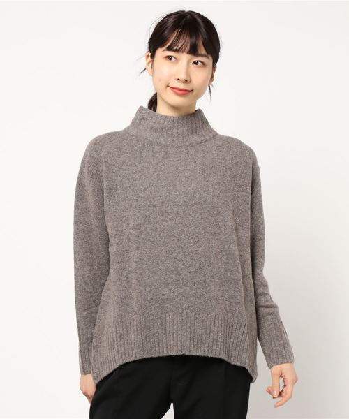 12Twelve Agenda(トゥエルブ アジェンダ)の「ハイネック後ろスリットゆるニットプルオーバー(ニット/セーター・レディース・ブラウン/オフホワイト/ラベンダー/ライトグレー・M)」の3枚目の写真