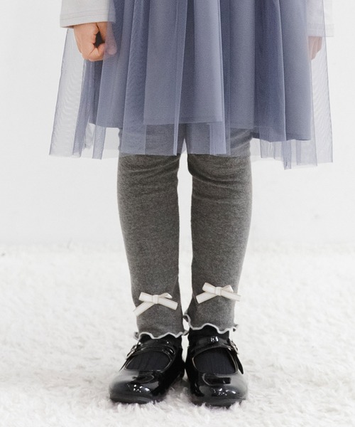 Bee des Bee（ビーデスビー）の「リボンレギンス（レギンス/スパッツ・キッズ・チャコールグレー/ブラック/ピンク/キャメル/ネイビー/ブルー/グレー/グレイッシュベージュ/パープル/ベージュ/グレー系/ダークブラウン/ピンク系その他/ホワイト/グレー系その他/パープル系/ライトグレー/ライトピンク・110cm/100cm/120cm/130cm/140cm/150cm）」の4枚目の写真