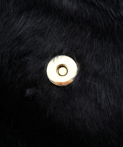 bpr BEAMS Women's(ビーピーアール ビームス)の「BEAMS / フェイクファー クラッチバッグ(クラッチバッグ・レディース・ベージュ/ネイビー・ONE SIZE)」の15枚目の写真