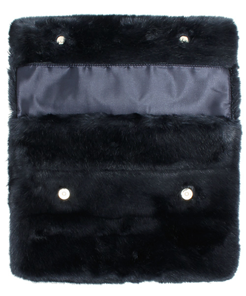 bpr BEAMS Women's(ビーピーアール ビームス)の「BEAMS / フェイクファー クラッチバッグ(クラッチバッグ・レディース・ベージュ/ネイビー・ONE SIZE)」の5枚目の写真