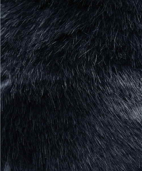 bpr BEAMS Women's(ビーピーアール ビームス)の「BEAMS / フェイクファー クラッチバッグ(クラッチバッグ・レディース・ベージュ/ネイビー・ONE SIZE)」の7枚目の写真