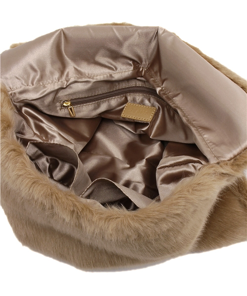 bpr BEAMS Women's(ビーピーアール ビームス)の「BEAMS / フェイクファー クラッチバッグ(クラッチバッグ・レディース・ベージュ/ネイビー・ONE SIZE)」の8枚目の写真