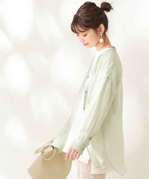 natural couture(ナチュラルクチュール)の「バンドカラーシアーシャツ(シャツ/ブラウス・レディース・ブラック/ブルー/ミント/グレイッシュベージュ・FREE)」の3枚目の写真