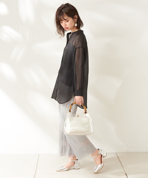 natural couture(ナチュラルクチュール)の「バンドカラーシアーシャツ(シャツ/ブラウス・レディース・ブラック/ブルー/ミント/グレイッシュベージュ・FREE)」の7枚目の写真