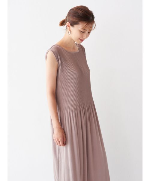 Now me. by NYLON JAPAN(ナウミーバイナイロンジャパン)の「【安田美沙子×LAGUNAMOON】プリーツワンピース(ワンピース・レディース・ネイビー/モカ・FREE)」の4枚目の写真