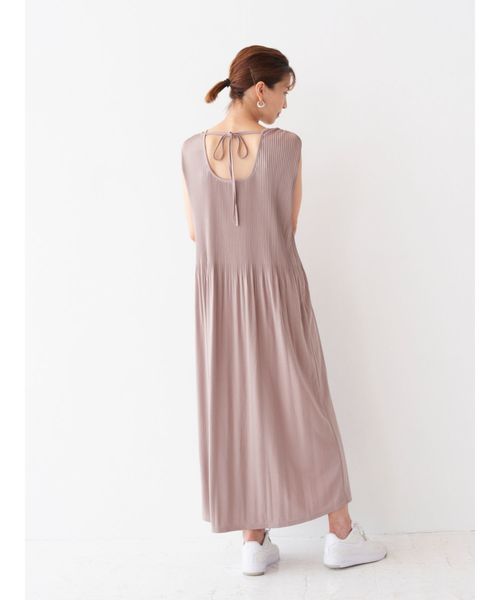 Now me. by NYLON JAPAN(ナウミーバイナイロンジャパン)の「【安田美沙子×LAGUNAMOON】プリーツワンピース(ワンピース・レディース・ネイビー/モカ・FREE)」の6枚目の写真