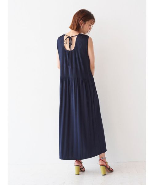 Now me. by NYLON JAPAN(ナウミーバイナイロンジャパン)の「【安田美沙子×LAGUNAMOON】プリーツワンピース(ワンピース・レディース・ネイビー/モカ・FREE)」の10枚目の写真