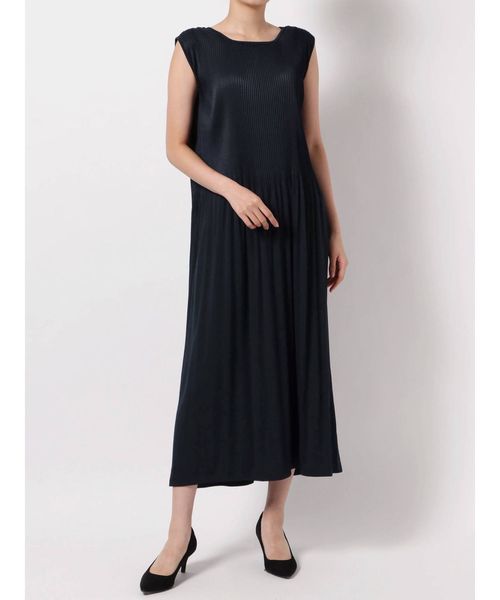 Now me. by NYLON JAPAN(ナウミーバイナイロンジャパン)の「【安田美沙子×LAGUNAMOON】プリーツワンピース(ワンピース・レディース・ネイビー/モカ・FREE)」の12枚目の写真