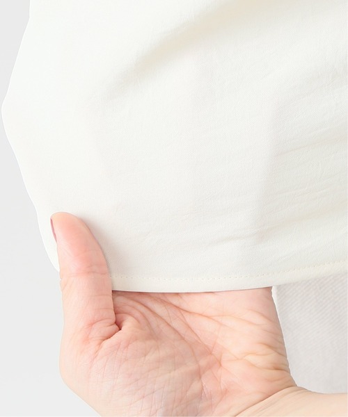 La TOTALITE(ラトータリテ)の「フレンチスリーブタイブラウス【手洗い可能】(シャツ/ブラウス・レディース・ベージュ/グリーン/アイボリー・FREE)」の4枚目の写真