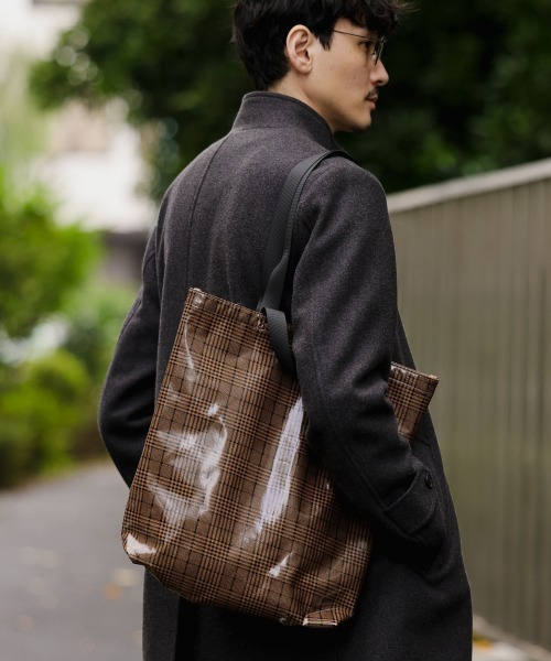 GLOBAL WORK（グローバルワーク）の「PVCコートトートバッグEC/921167（トートバッグ・メンズ・ブラック/ベージュ/グレー・FREE）」の4枚目の写真