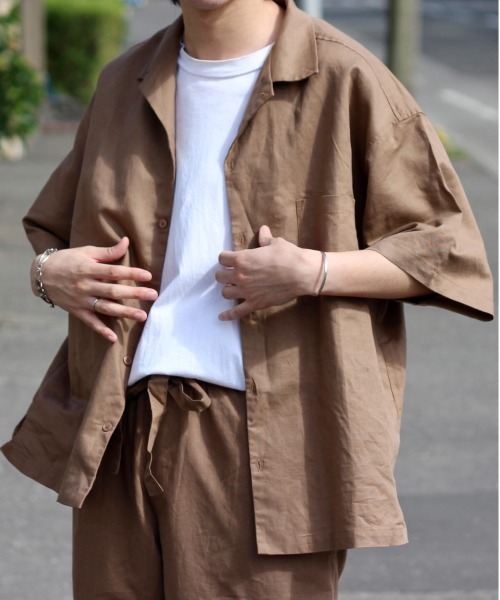 y/m by れぽすけ（イムバイレポスケ）の「3WAYリネンライクオープンカラーシャツ（シャツ/ブラウス・メンズ・チャコールグレー/ブラウン/アイボリー・MEDIUM/LARGE）」の3枚目の写真