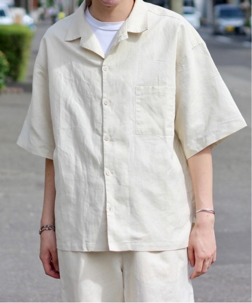 y/m by れぽすけ（イムバイレポスケ）の「3WAYリネンライクオープンカラーシャツ（シャツ/ブラウス・メンズ・チャコールグレー/ブラウン/アイボリー・MEDIUM/LARGE）」の2枚目の写真