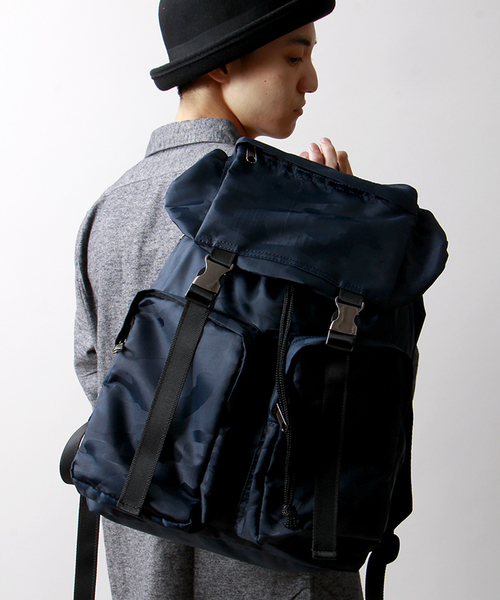 WEGO(ウィゴー)の「WEGO/ダブルポケットフラップリュック(バックパック/リュック・メンズ・ブラック/ネイビー・FREE)」の1枚目の写真