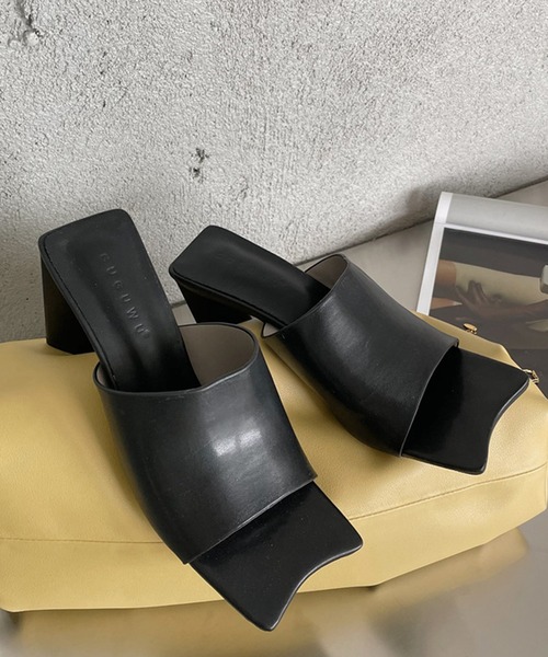 SMILE ORCHID(スマイルオーキッド)の「スクエアトゥ三角ヒールミュールサンダル(サンダル・レディース・ブラック/パープル/アイボリー・38/39/37)」の3枚目の写真