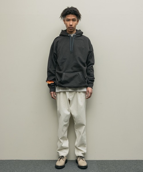 bal（バル）の「【2021秋冬】CONTRAST STITCH HOODED SWEAT SHIRT（パーカー・レディース・グレイッシュベージュ/チャコール・LARGE/X-LARGE/MEDIUM）」の10枚目の写真