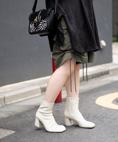 JEANASIS（ジーナシス）の「オブリークトゥストレッチブーツ/956535（ブーツ・レディース・ホワイト/ブラック/グレー・MEDIUM/LARGE）」の6枚目の写真