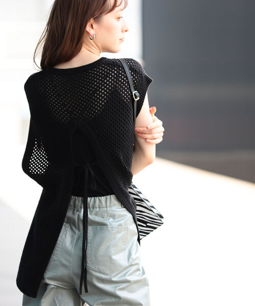 Ray BEAMS（レイビームス）の「Ray BEAMS / メッシュ バックリボン ベスト（ベスト・レディース・ライトブルー/ブラック・ONE SIZE）」の7枚目の写真