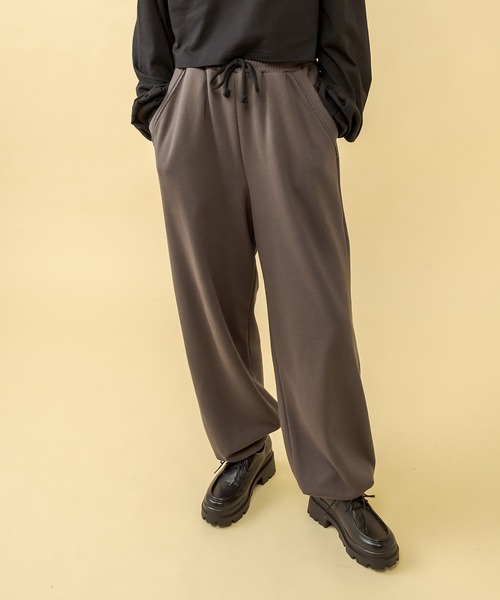 RASVOA（ラスボア）の「【セットアップ着用可】ビンテージダメージスウェットパンツ（スウェットパンツ・レディース・チャコールグレー/グリーン/グレイッシュベージュ・FREE）」の2枚目の写真