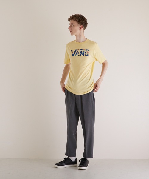 US VANS(ユーエスヴァンズ)の「【VANS】VANS CLASSIC LOGO FILL SS BOYS T 花柄ロゴ(Tシャツ/カットソー・メンズ・イエロー・MEDIUM/X-LARGE/LARGE)」の3枚目の写真