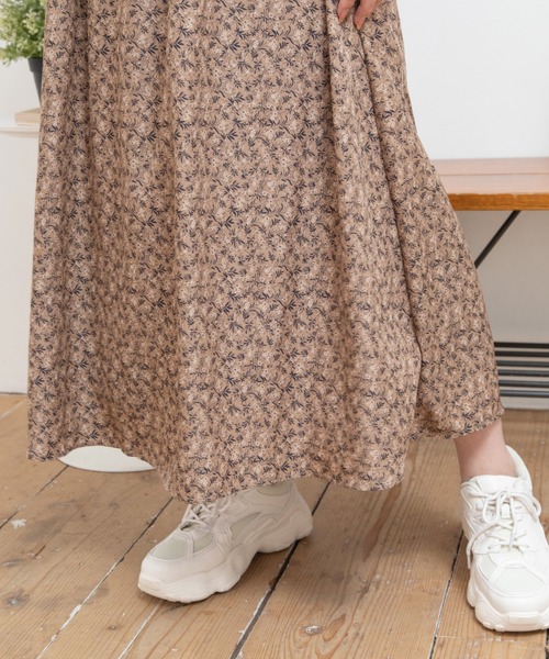 Mysa&Liina(ミーサリーナ)の「レトロフラワースカート(スカート・レディース・ブラック/ベージュ・M)」の9枚目の写真