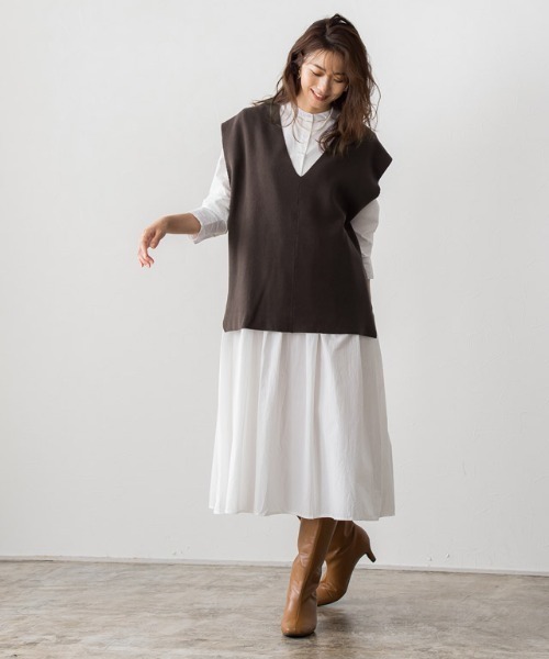 Pierrot（ピエロ）の「ミラノリブVネックニットベスト（ベスト・レディース・アイボリー/ブラック/ダークブラウン・M/L）」の4枚目の写真