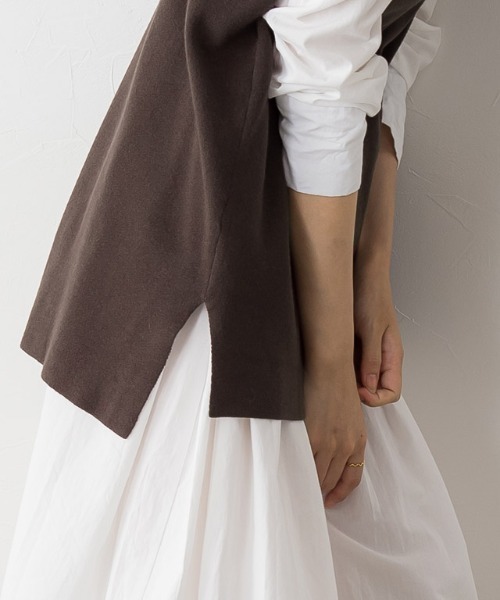 Pierrot（ピエロ）の「ミラノリブVネックニットベスト（ベスト・レディース・アイボリー/ブラック/ダークブラウン・M/L）」の7枚目の写真