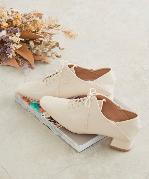 menue(メヌエ)の「スクエアトゥレースアップバブーシュ(ドレスシューズ・レディース・ブラック/ベージュ/アイボリー・LL/3L/S/M/L/XS)」の4枚目の写真