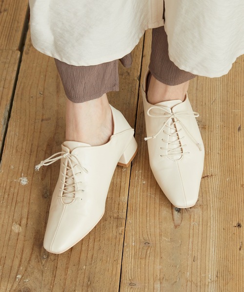 menue(メヌエ)の「スクエアトゥレースアップバブーシュ(ドレスシューズ・レディース・ブラック/ベージュ/アイボリー・LL/3L/S/M/L/XS)」の8枚目の写真
