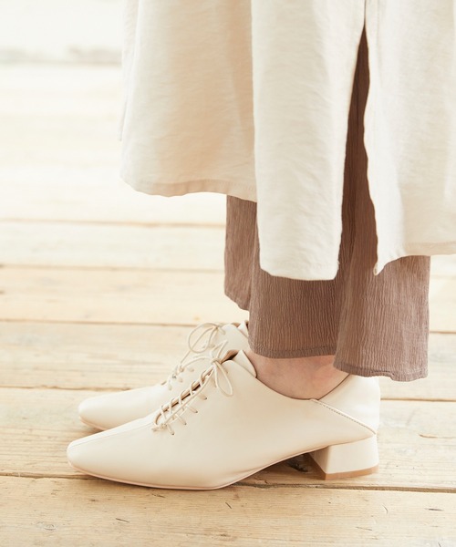 menue(メヌエ)の「スクエアトゥレースアップバブーシュ(ドレスシューズ・レディース・ブラック/ベージュ/アイボリー・LL/3L/S/M/L/XS)」の10枚目の写真