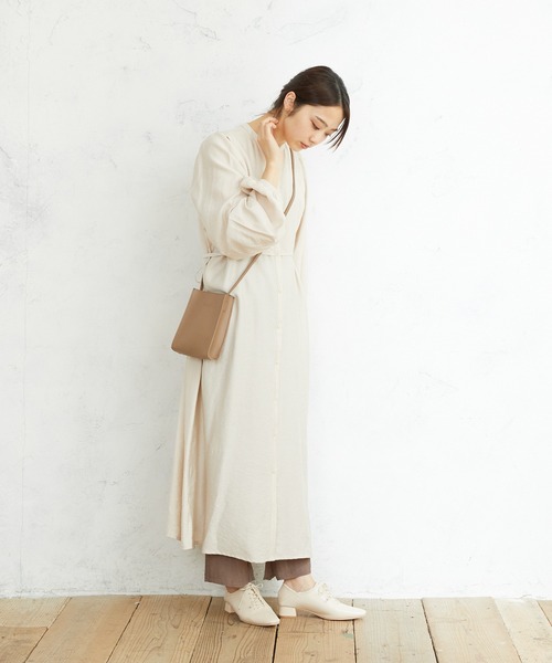 menue(メヌエ)の「スクエアトゥレースアップバブーシュ(ドレスシューズ・レディース・ブラック/ベージュ/アイボリー・LL/3L/S/M/L/XS)」の6枚目の写真