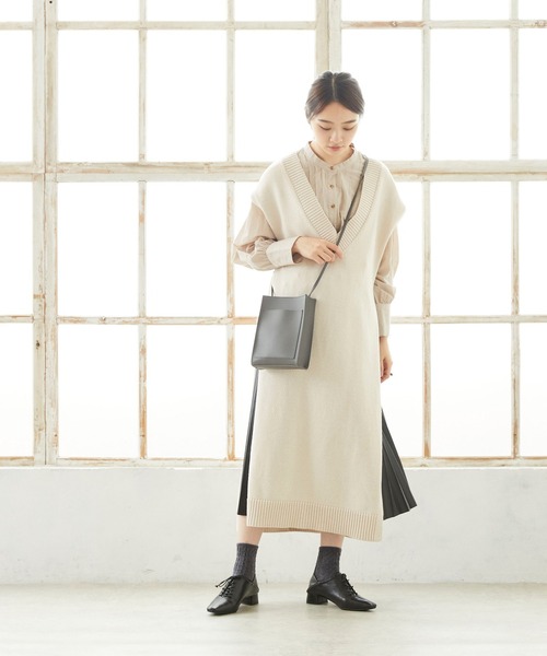 menue(メヌエ)の「スクエアトゥレースアップバブーシュ(ドレスシューズ・レディース・ブラック/ベージュ/アイボリー・LL/3L/S/M/L/XS)」の13枚目の写真