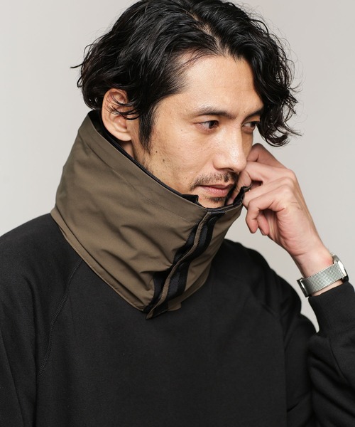 NANO universe(ナノユニバース)の「西川ダウン(R)フードネックウォーマー(ネックウォーマー/スヌード・メンズ・チャコール/カーキ/ブラック・FREE)」の1枚目の写真
