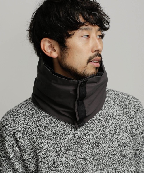 NANO universe(ナノユニバース)の「西川ダウン(R)フードネックウォーマー(ネックウォーマー/スヌード・メンズ・チャコール/カーキ/ブラック・FREE)」の11枚目の写真