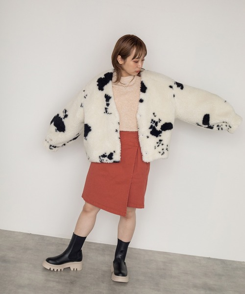 w closet（ダブルクローゼット）の「カウ柄ボアVネックジャケット 