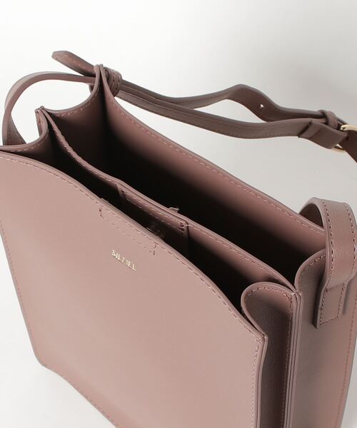 ALWAYS GOOD TIME(オルウェイズグッドタイム)の「ヴィーガンレザー スクエアフォルム ミニショルダーバッグ(ショルダーバッグ・レディース・ブラック/ベージュ/ブラウン・FREE)」の6枚目の写真