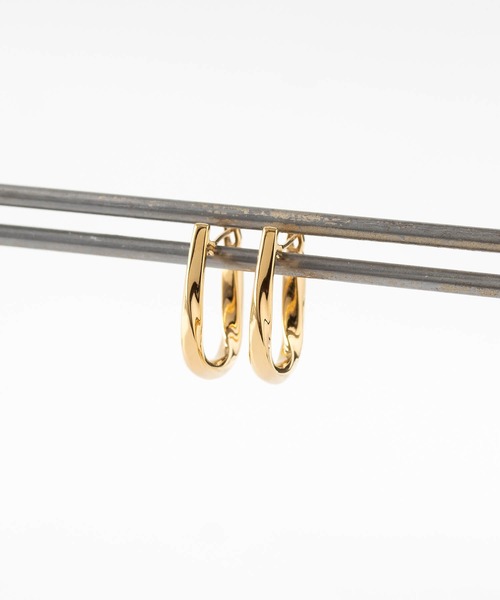 JUICY ROCK（ジューシーロック）の「CYCRO/GP(SV925) ツイストオーバルフープピアス（ピアス（両耳用）・レディース・ゴールド・ONE SIZE）」の6枚目の写真