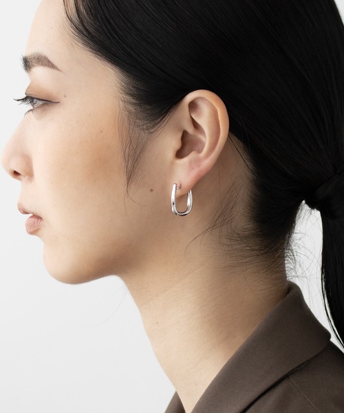 JUICY ROCK（ジューシーロック）の「CYCRO/GP(SV925) ツイストオーバルフープピアス（ピアス（両耳用）・レディース・ゴールド・ONE SIZE）」の8枚目の写真