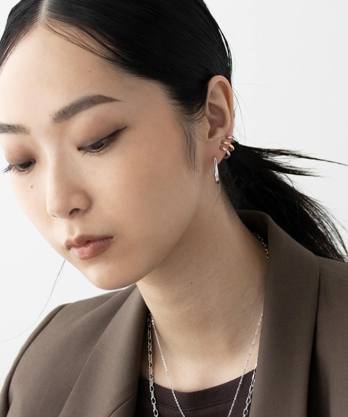 JUICY ROCK（ジューシーロック）の「CYCRO/GP(SV925) ツイストオーバルフープピアス（ピアス（両耳用）・レディース・ゴールド・ONE SIZE）」の5枚目の写真