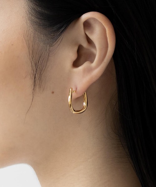 JUICY ROCK（ジューシーロック）の「CYCRO/GP(SV925) ツイストオーバルフープピアス（ピアス（両耳用）・レディース・ゴールド・ONE SIZE）」の9枚目の写真