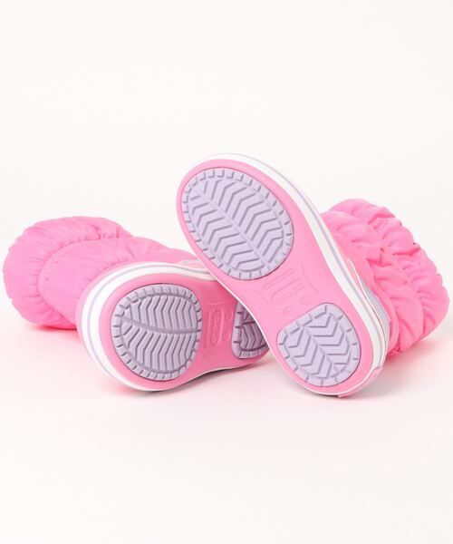 crocs（クロックス）の「《crocs》ｸﾛｯｸｽ ｸﾛｯｸﾊﾞﾝﾄﾞｳｨﾝﾀｰﾌﾞｰﾂｷｯｽﾞ（ブーツ・キッズ・ネイビー/ピンク・18.0cm/17.5cm/18.5cm/19.0cm）」の4枚目の写真