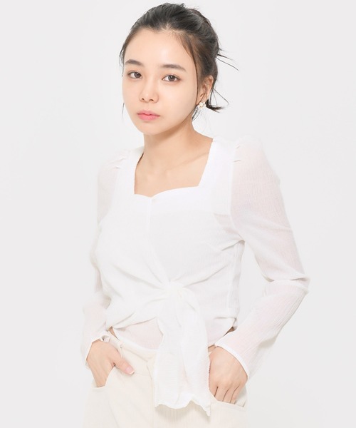Dita Muaj.(ディータムアージュ)の「スクエアカラー変形クロップドブラウス(シャツ/ブラウス・レディース・ブラック/オフホワイト/グレイッシュベージュ・S/M)」の2枚目の写真