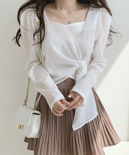 Dita Muaj.(ディータムアージュ)の「スクエアカラー変形クロップドブラウス(シャツ/ブラウス・レディース・ブラック/オフホワイト/グレイッシュベージュ・S/M)」の4枚目の写真