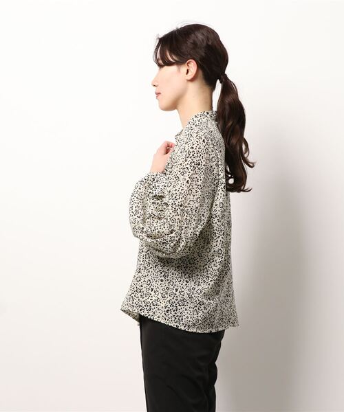 CHILLE(チル)の「楊柳プリントボリューム袖ブラウス(シャツ/ブラウス・レディース・ブラック/アイボリー・FREE)」の3枚目の写真